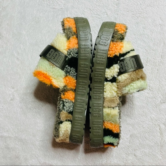 UGG Fluffita Cali Collage slipper slides in olive - Picture 4 of 8